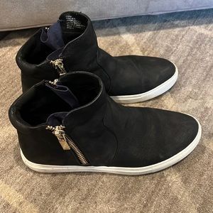 Kenneth kole size 9.5 womens short boot